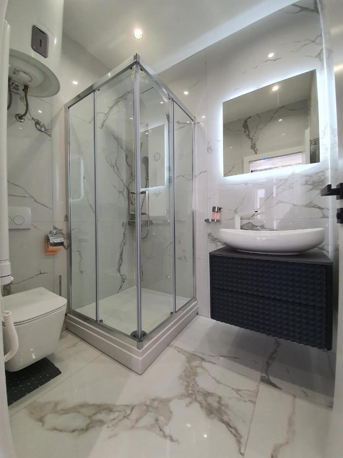 Apartmani Lavin Malinska Exteriör bild