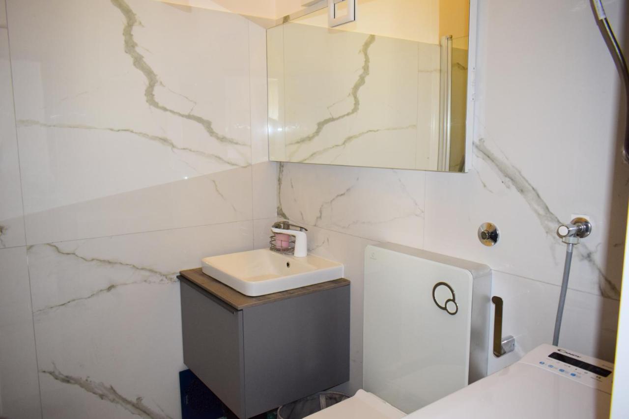 Apartmani Lavin Malinska Exteriör bild